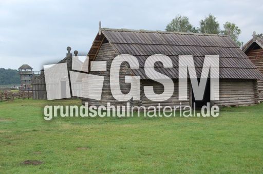 Slawenburg_Gross_Raden_Blockhaus_02.jpg